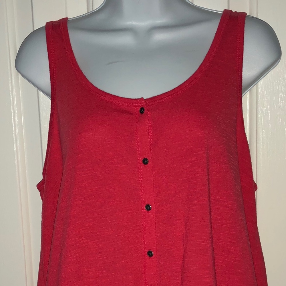 DESIGNED BY SO!!!! FABULOUS CONDITION TANK TOP